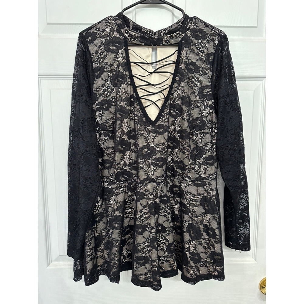 Torrid Size 3 22/24 Black Lace Peplum Lined Blouse Strappy Lattice Neckline